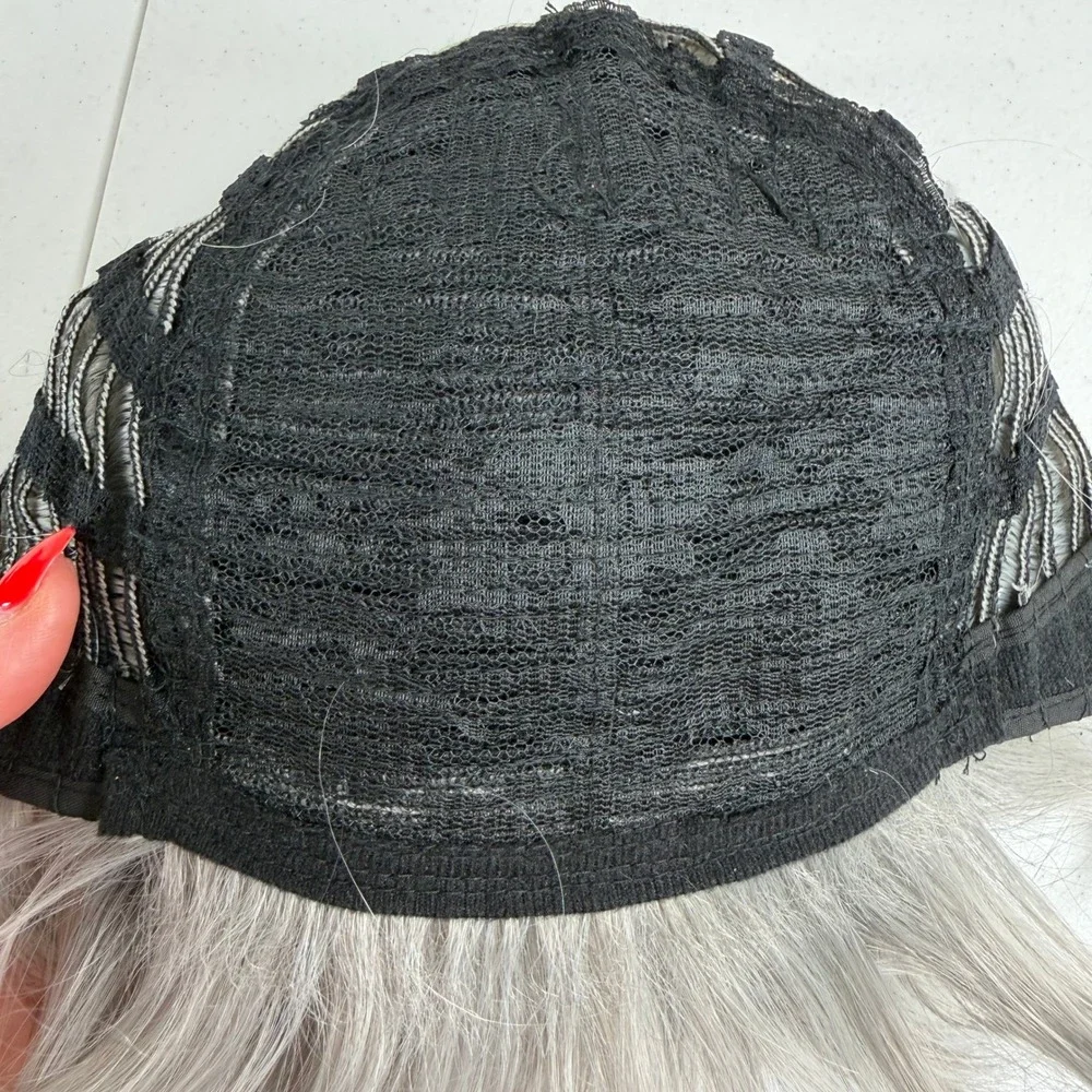 Short Wavy Wig Silver Grey Ombre Layered Synthetic Sophisticated Classy Comfort